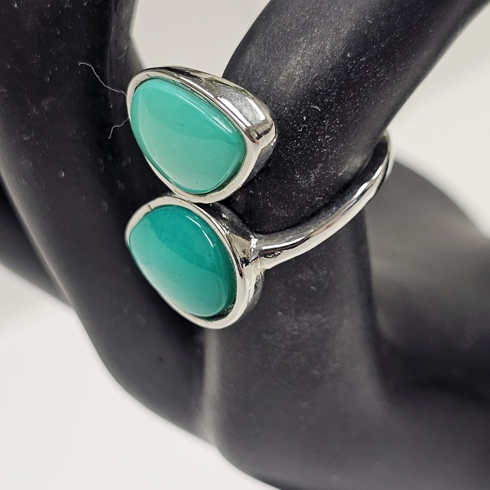 Elegant Silver Turquoise Ring - Picture 3 of 6